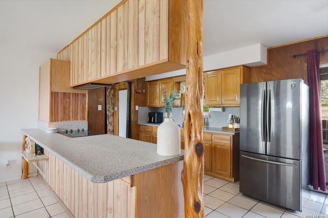 1081 County Road 773, Devine, TX 78016