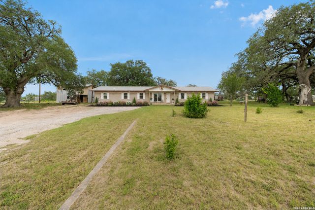 1081 County Road 773, Devine, TX 78016