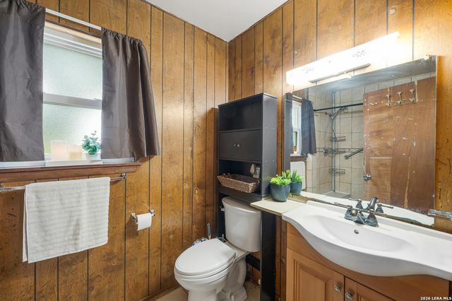 1081 County Road 773, Devine, TX 78016