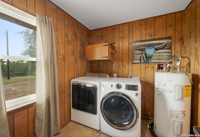 1081 County Road 773, Devine, TX 78016