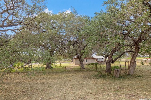 1081 County Road 773, Devine, TX 78016