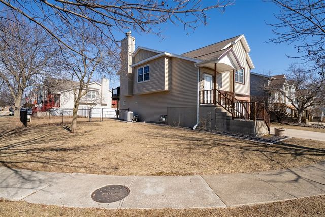 9 Parkshores Drive, Bloomington, IL 61701