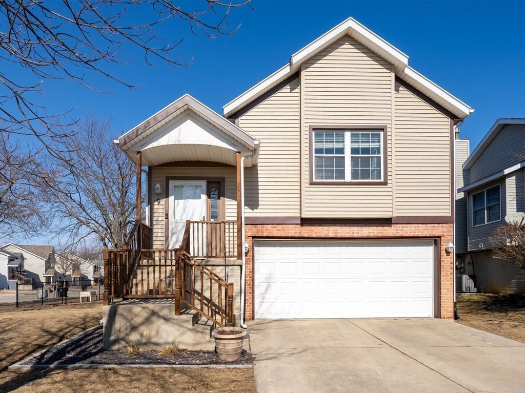 9 Parkshores Drive, Bloomington, IL 61701