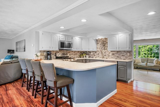 15 Hartshorne Rd, Wakefield, MA 01880