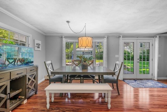 15 Hartshorne Rd, Wakefield, MA 01880