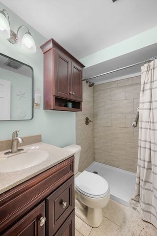 15 Hartshorne Rd, Wakefield, MA 01880
