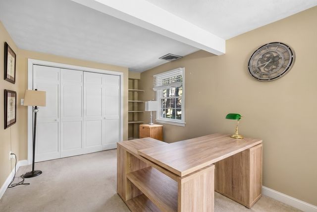 15 Hartshorne Rd, Wakefield, MA 01880