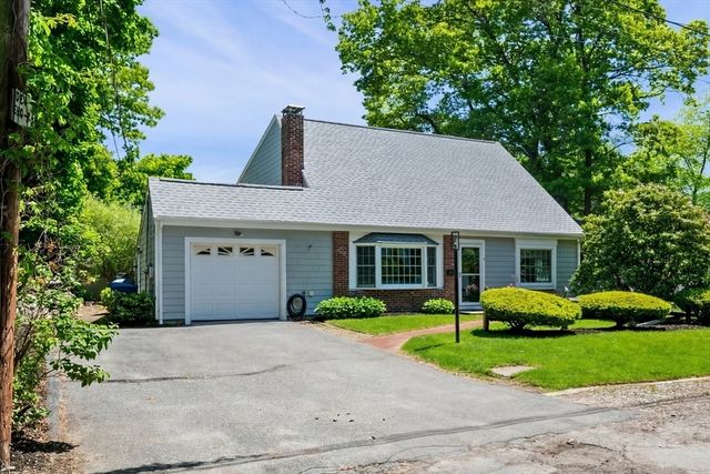 15 Hartshorne Rd, Wakefield, MA 01880