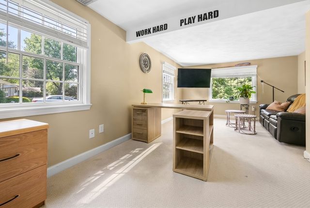 15 Hartshorne Rd, Wakefield, MA 01880