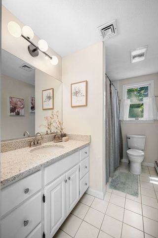 15 Hartshorne Rd, Wakefield, MA 01880