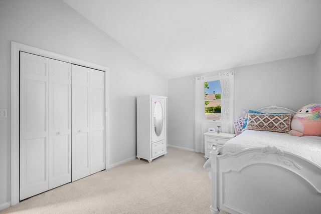 15 Hartshorne Rd, Wakefield, MA 01880