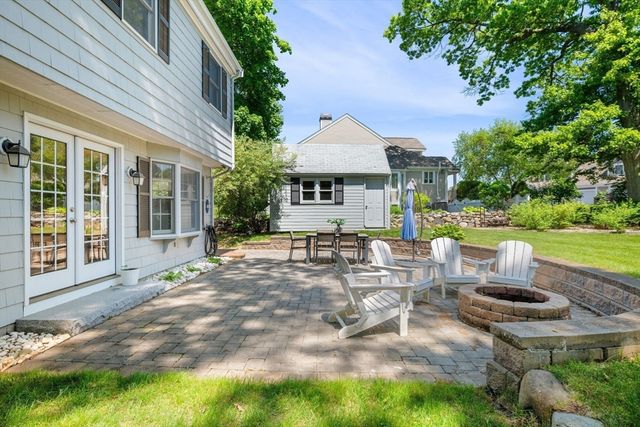 15 Hartshorne Rd, Wakefield, MA 01880