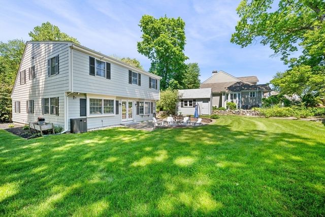 15 Hartshorne Rd, Wakefield, MA 01880