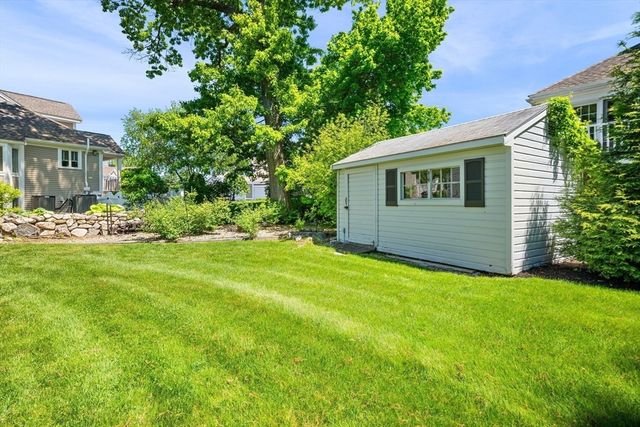 15 Hartshorne Rd, Wakefield, MA 01880