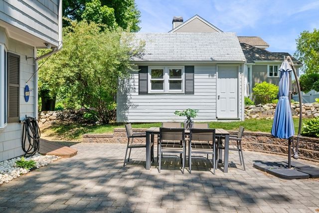 15 Hartshorne Rd, Wakefield, MA 01880