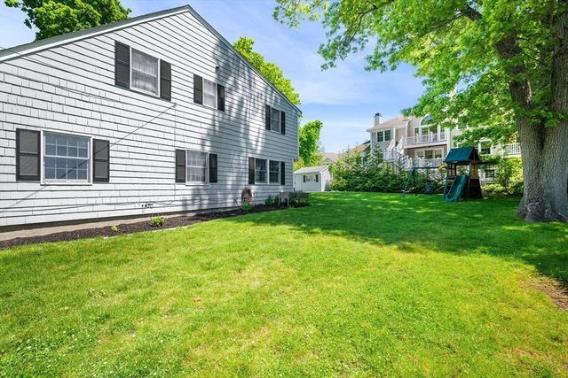 15 Hartshorne Rd, Wakefield, MA 01880