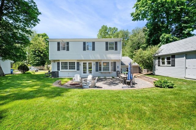 15 Hartshorne Rd, Wakefield, MA 01880