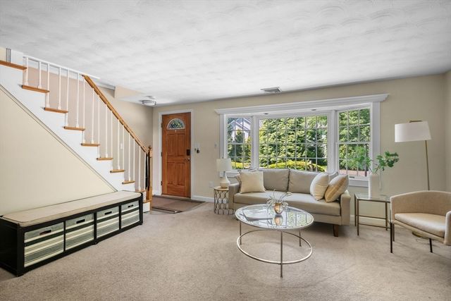 15 Hartshorne Rd, Wakefield, MA 01880