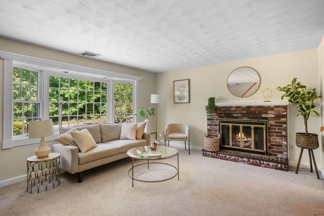 15 Hartshorne Rd, Wakefield, MA 01880