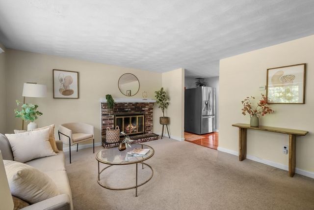 15 Hartshorne Rd, Wakefield, MA 01880