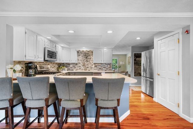 15 Hartshorne Rd, Wakefield, MA 01880