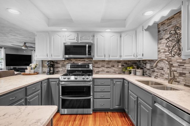 15 Hartshorne Rd, Wakefield, MA 01880