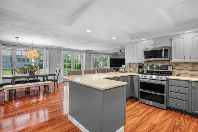15 Hartshorne Rd, Wakefield, MA 01880