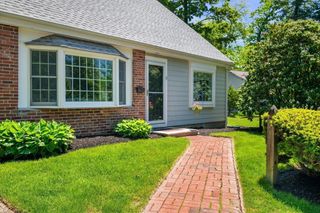 15 Hartshorne Rd, Wakefield, MA 01880