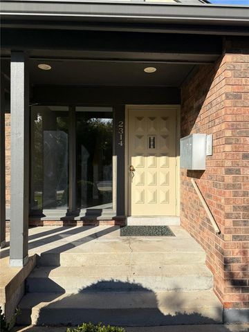 2314 Seven Pine Dr 8, St Louis, MO 63146