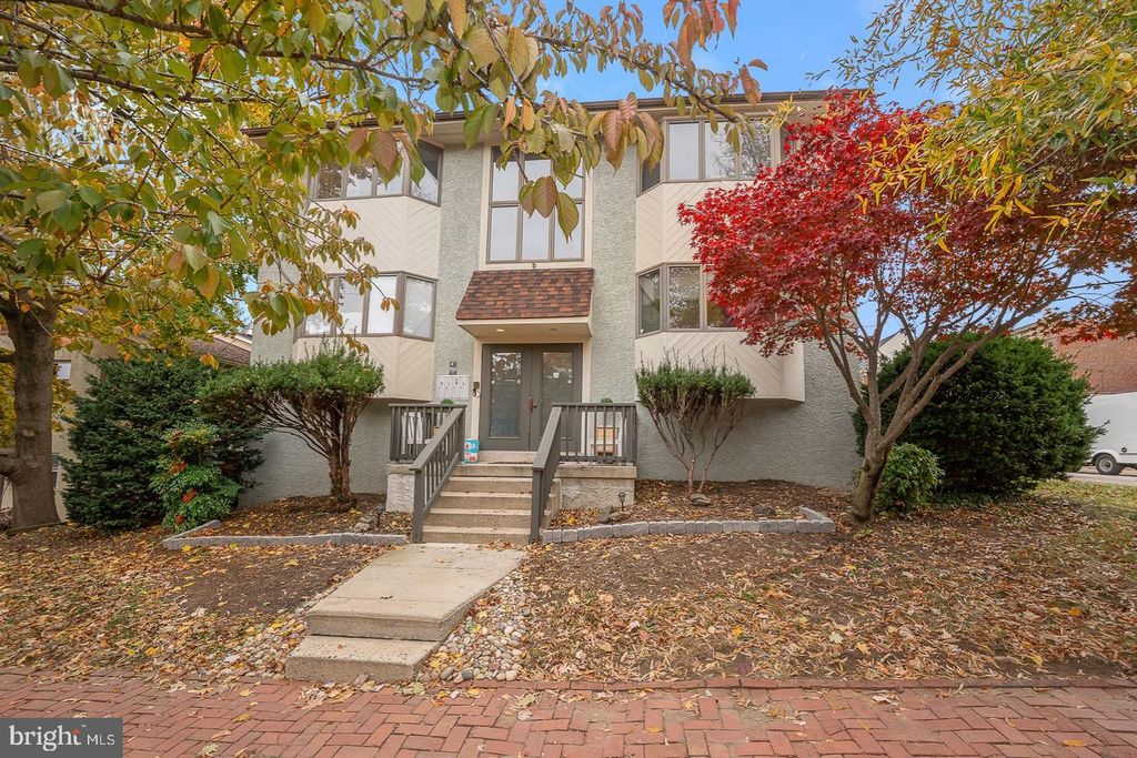 300 S OLIVE ST #2B, Media, PA 19063