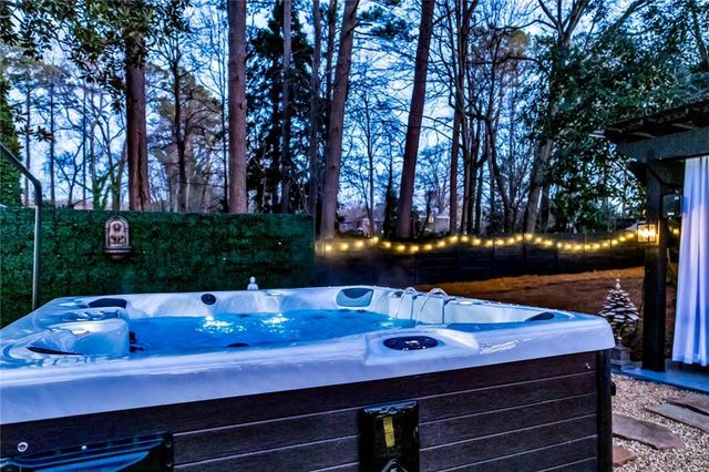 1810 Kinridge Road, Marietta, GA 30062