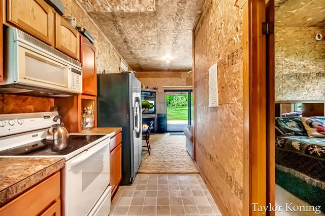 3111 N 128th Avenue, Hart, MI 49420