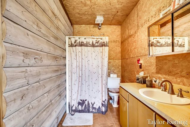 3111 N 128th Avenue, Hart, MI 49420