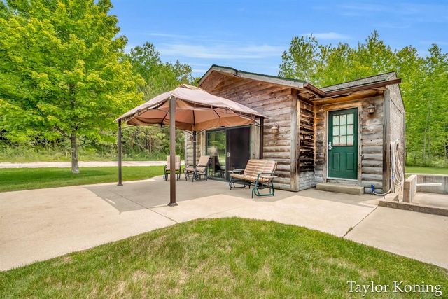 3111 N 128th Avenue, Hart, MI 49420