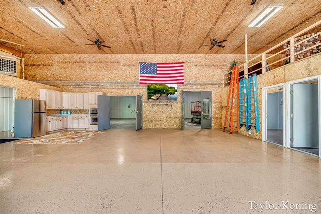 3111 N 128th Avenue, Hart, MI 49420