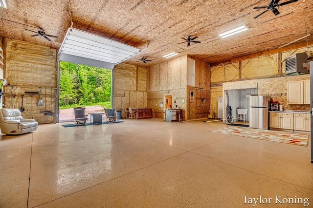 3111 N 128th Avenue, Hart, MI 49420