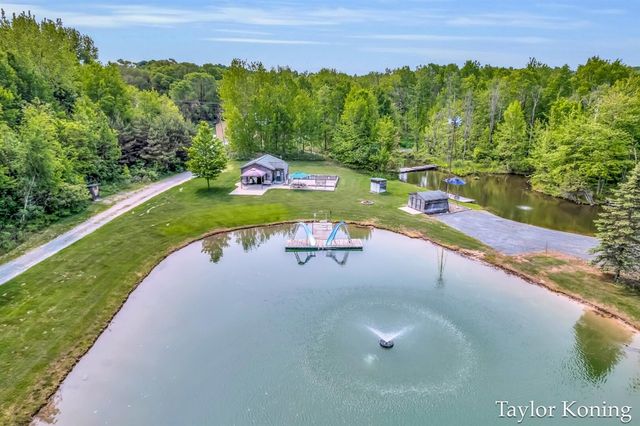 3111 N 128th Avenue, Hart, MI 49420