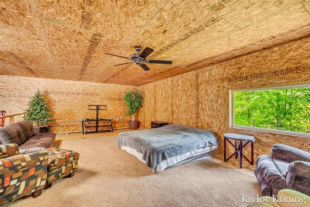 3111 N 128th Avenue, Hart, MI 49420