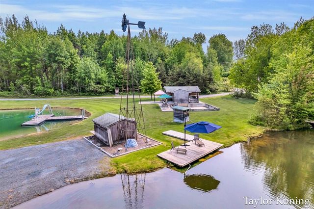 3111 N 128th Avenue, Hart, MI 49420