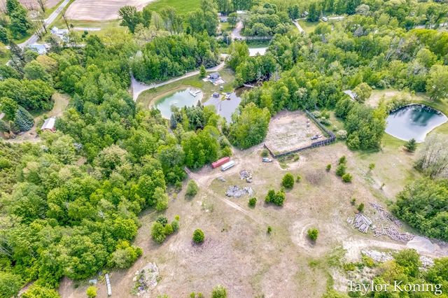 3111 N 128th Avenue, Hart, MI 49420