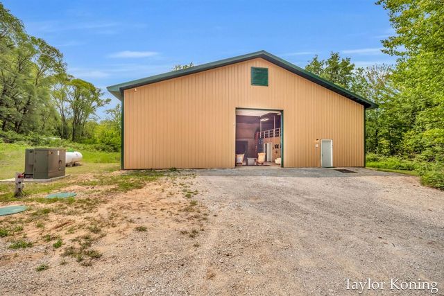 3111 N 128th Avenue, Hart, MI 49420