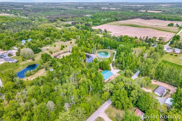 3111 N 128th Avenue, Hart, MI 49420