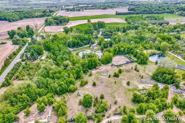 3111 N 128th Avenue, Hart, MI 49420