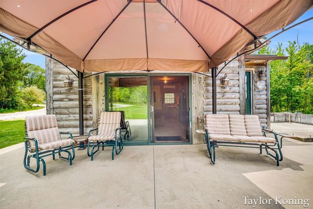 3111 N 128th Avenue, Hart, MI 49420