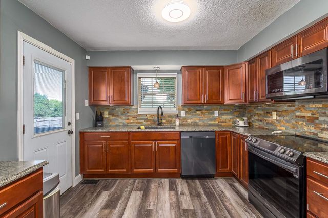 2421 S Linden St, Wichita, KS 67210