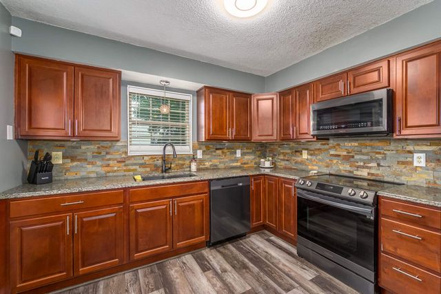 2421 S Linden St, Wichita, KS 67210