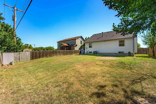 2421 S Linden St, Wichita, KS 67210