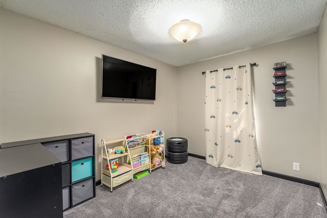 2421 S Linden St, Wichita, KS 67210