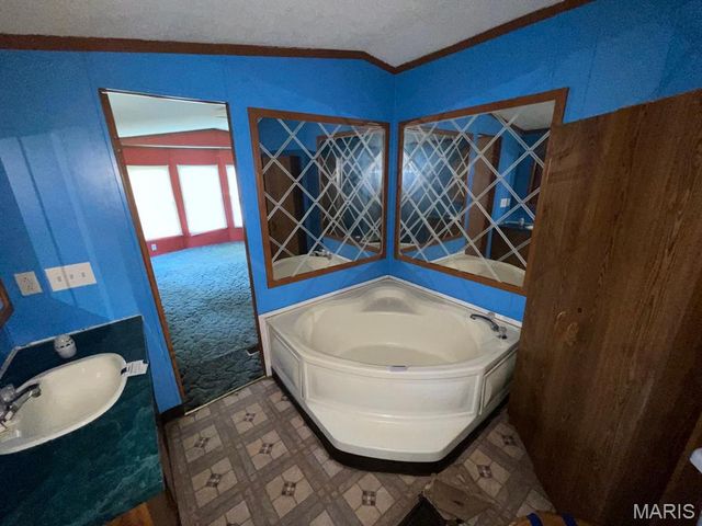 105 Edgewood Drive, Belleville, IL 62223