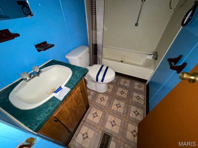 105 Edgewood Drive, Belleville, IL 62223
